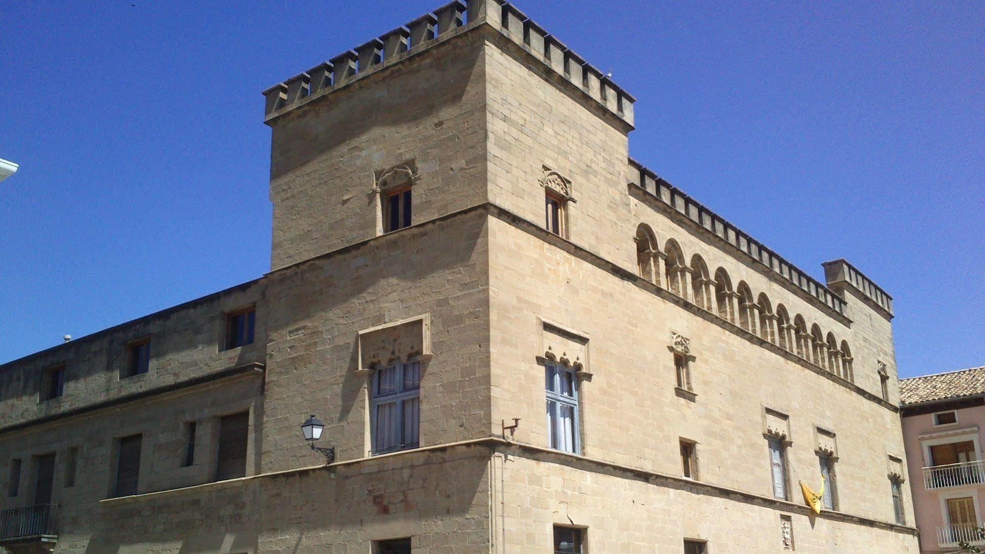 Hotel Villa De Ayerbe Exterior foto